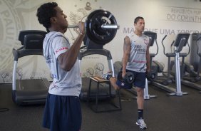 Edenilson e Ralf durante treino desta manh no CT Joaquim Grava, localizado no Parque Ecolgico do Tiete. O prximo jogo da equipe ser domingo, dia 08/04, contra Paulista de Jundia, vlido pela 18 rodada do Campeonato Paulista 2012