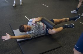 Fabio Santos durante treino desta manh no CT Joaquim Grava, localizado no Parque Ecolgico do Tiete. O prximo jogo da equipe ser domingo, dia 08/04, contra Paulista de Jundia, vlido pela 18 rodada do Campeonato Paulista 2012