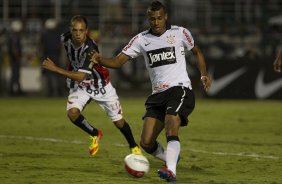 Elton durante a partida entre Corinthians x Paulista de Jundiaí/SP, realizada esta tarde no estádio do Pacaembu, válida pela 18ª rodada do Campeonato Paulista de 2012