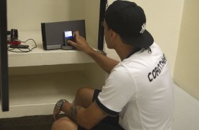 Fabio Santos nos vestiários antes da partida entre Corinthians x Paulista de Jundiaí/SP, realizada esta tarde no estádio do Pacaembu, válida pela 18ª rodada do Campeonato Paulista de 2012