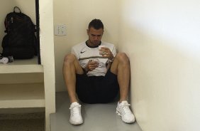 Leandro Castán nos vestiários antes da partida entre Corinthians x Paulista de Jundiaí/SP, realizada esta tarde no estádio do Pacaembu, válida pela 18ª rodada do Campeonato Paulista de 2012