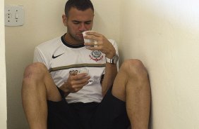 Leandro Castán nos vestiários antes da partida entre Corinthians x Paulista de Jundiaí/SP, realizada esta tarde no estádio do Pacaembu, válida pela 18ª rodada do Campeonato Paulista de 2012