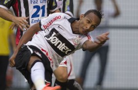 Liedson durante a partida entre Corinthians x Paulista de Jundiaí/SP, realizada esta tarde no estádio do Pacaembu, válida pela 18ª rodada do Campeonato Paulista de 2012