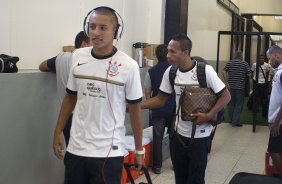 Marquinhos e Liedson nos vestiários antes da partida entre Corinthians x Paulista de Jundiaí/SP, realizada esta tarde no estádio do Pacaembu, válida pela 18ª rodada do Campeonato Paulista de 2012