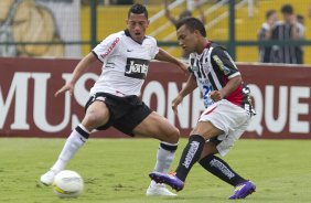Ralf e Wellington durante a partida entre Corinthians x Paulista de Jundiaí/SP, realizada esta tarde no estádio do Pacaembu, válida pela 18ª rodada do Campeonato Paulista de 2012