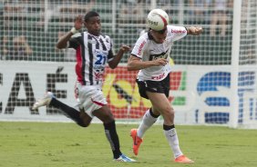 Richely e Leandro Castán durante a partida entre Corinthians x Paulista de Jundiaí/SP, realizada esta tarde no estádio do Pacaembu, válida pela 18ª rodada do Campeonato Paulista de 2012