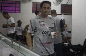 Imagem refletida no espelho de Chico nos vestirios antes da partida Nacional/Paraguai x Corinthians/Brasil, no estdio Antnio Oddone Sarubbi, o 3 de Febrero, vlida pelo returno da fase de classificao da Copa Libertadores 2012