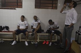 O gerente Edu Gaspar nos vestirios nos vestirios antes da partida Nacional/Paraguai x Corinthians/Brasil, no estdio Antnio Oddone Sarubbi, o 3 de Febrero, vlida pelo returno da fase de classificao da Copa Libertadores 2012