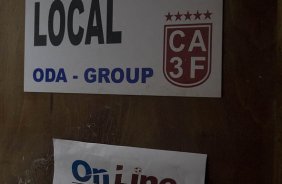 Porta dos vestiários antes da partida Nacional/Paraguai x Corinthians/Brasil, no estádio Antônio Oddone Sarubbi, o 3 de Febrero, válida pelo returno da fase de classificação da Copa Libertadores 2012
