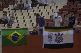 Torcida do Corinthians durante a partida Nacional/Paraguai x Corinthians/Brasil, no estádio Antônio Oddone Sarubbi, o 3 de Febrero, válida pelo returno da fase de classificação da Copa Libertadores 2012