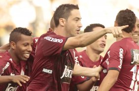 Chico do Corinthians comemora aps marca gol contra a equipe da Ponte Preta durante partida vlida pelo Campeonato Paulista realizado no estdio Moiss Lucarelli