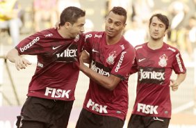 Chico do Corinthians comemora aps marca gol contra a equipe da Ponte Preta durante partida vlida pelo Campeonato Paulista realizado no estdio Moiss Lucarelli