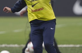 Fabio Santos durante treino desta tarde no CT Joaquim Grava, localizado no Parque Ecolgico do Tiete. O prximo jogo da equipe ser dia 02/05, contra o Emelec/Equador, jogo de ida, vlido pelas oitavas de final da Copa Libertadores da Amrica 2012