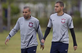 Emerson e Fabio Costa durante o treino realizado esta tarde no CT Joaquim Grava, localizado no Parque Ecolgico do Tiete. O prximo jogo da equipe ser dia amanh, quarta-feira, 09/05, contra o Emelec/Equador, jogo de volta, vlido pelas oitavas de final da Copa Libertadores da Amrica 2012