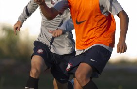 Felipe e Willian Aro durante o treino realizado esta tarde no CT Joaquim Grava, localizado no Parque Ecolgico do Tiete. O prximo jogo da equipe ser dia amanh, quarta-feira, 09/05, contra o Emelec/Equador, jogo de volta, vlido pelas oitavas de final da Copa Libertadores da Amrica 2012