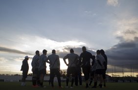 Grupo reunido durante o treino realizado esta tarde no CT Joaquim Grava, localizado no Parque Ecológico do Tiete. O próximo jogo da equipe será dia amanhã, quarta-feira, 09/05, contra o Emelec/Equador, jogo de volta, válido pelas oitavas de final da Copa Libertadores da América 2012