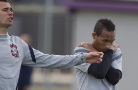 Leandro Castán e Liedson durante o treino realizado esta tarde no CT Joaquim Grava, localizado no Parque Ecológico do Tiete. O próximo jogo da equipe será dia amanhã, quarta-feira, 09/05, contra o Emelec/Equador, jogo de volta, válido pelas oitavas de final da Copa Libertadores da América 2012