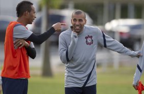 Liedson e Emerson durante o treino realizado esta tarde no CT Joaquim Grava, localizado no Parque Ecológico do Tiete. O próximo jogo da equipe será dia amanhã, quarta-feira, 09/05, contra o Emelec/Equador, jogo de volta, válido pelas oitavas de final da Copa Libertadores da América 2012