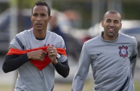 Liedson e Emerson durante o treino realizado esta tarde no CT Joaquim Grava, localizado no Parque Ecolgico do Tiete. O prximo jogo da equipe ser dia amanh, quarta-feira, 09/05, contra o Emelec/Equador, jogo de volta, vlido pelas oitavas de final da Copa Libertadores da Amrica 2012