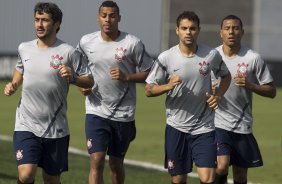 Douglas, Elton, Welder e Luis Ramirez durante o treino realizado esta manh no CT Joaquim Grava, localizado no Parque Ecolgico do Tiete. O prximo jogo da equipe ser dia 16/05, em So Janurio, contra o Vasco da Gama, jogo de ida vlido pelas quartas de final da Copa Libertadores da Amrica 2012