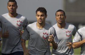 Elton, Welder e Luis Ramirez durante o treino realizado esta manh no CT Joaquim Grava, localizado no Parque Ecolgico do Tiete. O prximo jogo da equipe ser dia 16/05, em So Janurio, contra o Vasco da Gama, jogo de ida vlido pelas quartas de final da Copa Libertadores da Amrica 2012