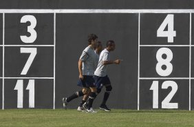 Felipe, Jorge Henrique e Liedson durante o treino realizado esta manh no CT Joaquim Grava, localizado no Parque Ecolgico do Tiete. O prximo jogo da equipe ser dia 16/05, em So Janurio, contra o Vasco da Gama, jogo de ida vlido pelas quartas de final da Copa Libertadores da Amrica 2012