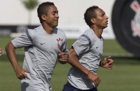 Jorge Henrique e Liedson durante o treino realizado esta manh no CT Joaquim Grava, localizado no Parque Ecolgico do Tiete. O prximo jogo da equipe ser dia 16/05, em So Janurio, contra o Vasco da Gama, jogo de ida vlido pelas quartas de final da Copa Libertadores da Amrica 2012