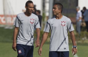 Liedson e Jorge Henrique durante o treino realizado esta manh no CT Joaquim Grava, localizado no Parque Ecolgico do Tiete. O prximo jogo da equipe ser dia 16/05, em So Janurio, contra o Vasco da Gama, jogo de ida vlido pelas quartas de final da Copa Libertadores da Amrica 2012