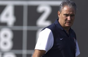 Tite durante o treino realizado esta manh no CT Joaquim Grava, localizado no Parque Ecolgico do Tiete. O prximo jogo da equipe ser dia 16/05, em So Janurio, contra o Vasco da Gama, jogo de ida vlido pelas quartas de final da Copa Libertadores da Amrica 2012