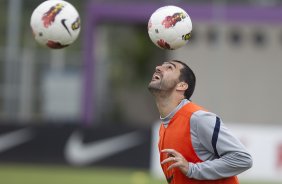 Danilo durante o treino realizado esta manhã no CT Joaquim Grava, localizado no Parque Ecológico do Tiete. O próximo jogo da equipe será dia 16/05, em São Januário, contra o Vasco da Gama, jogo de ida válido pelas quartas de final da Copa Libertadores da América 2012