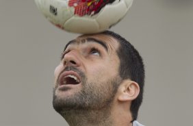 Danilo durante o treino realizado esta manhã no CT Joaquim Grava, localizado no Parque Ecológico do Tiete. O próximo jogo da equipe será dia 16/05, em São Januário, contra o Vasco da Gama, jogo de ida válido pelas quartas de final da Copa Libertadores da América 2012