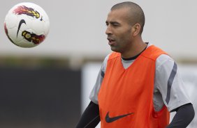Emerson durante o treino realizado esta manhã no CT Joaquim Grava, localizado no Parque Ecológico do Tiete. O próximo jogo da equipe será dia 16/05, em São Januário, contra o Vasco da Gama, jogo de ida válido pelas quartas de final da Copa Libertadores da América 2012