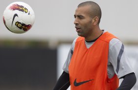 Emerson durante o treino realizado esta manh no CT Joaquim Grava, localizado no Parque Ecolgico do Tiete. O prximo jogo da equipe ser dia 16/05, em So Janurio, contra o Vasco da Gama, jogo de ida vlido pelas quartas de final da Copa Libertadores da Amrica 2012