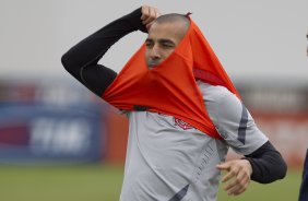Emerson durante o treino realizado esta manhã no CT Joaquim Grava, localizado no Parque Ecológico do Tiete. O próximo jogo da equipe será dia 16/05, em São Januário, contra o Vasco da Gama, jogo de ida válido pelas quartas de final da Copa Libertadores da América 2012