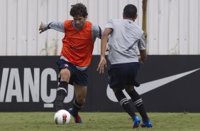 Felipe e Luis Ramirez durante o treino realizado esta manhã no CT Joaquim Grava, localizado no Parque Ecológico do Tiete. O próximo jogo da equipe será dia 16/05, em São Januário, contra o Vasco da Gama, jogo de ida válido pelas quartas de final da Copa Libertadores da América 2012