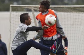 Jorge Henrique e Ramon durante o treino realizado esta manhã no CT Joaquim Grava, localizado no Parque Ecológico do Tiete. O próximo jogo da equipe será dia 16/05, em São Januário, contra o Vasco da Gama, jogo de ida válido pelas quartas de final da Copa Libertadores da América 2012