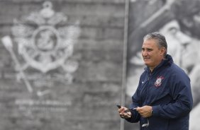 Tite durante o treino realizado esta manh no CT Joaquim Grava, localizado no Parque Ecolgico do Tiete. O prximo jogo da equipe ser dia 16/05, em So Janurio, contra o Vasco da Gama, jogo de ida vlido pelas quartas de final da Copa Libertadores da Amrica 2012