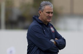 Tite durante o treino realizado esta manhã no CT Joaquim Grava, localizado no Parque Ecológico do Tiete. O próximo jogo da equipe será dia 16/05, em São Januário, contra o Vasco da Gama, jogo de ida válido pelas quartas de final da Copa Libertadores da América 2012
