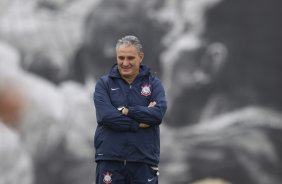 Tite durante o treino realizado esta manhã no CT Joaquim Grava, localizado no Parque Ecológico do Tiete. O próximo jogo da equipe será dia 16/05, em São Januário, contra o Vasco da Gama, jogo de ida válido pelas quartas de final da Copa Libertadores da América 2012