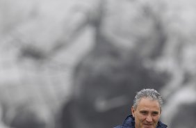Tite durante o treino realizado esta manhã no CT Joaquim Grava, localizado no Parque Ecológico do Tiete. O próximo jogo da equipe será dia 16/05, em São Januário, contra o Vasco da Gama, jogo de ida válido pelas quartas de final da Copa Libertadores da América 2012