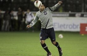 Paulinho do Corinthians durante treino realizado no estdio sao Janurio
