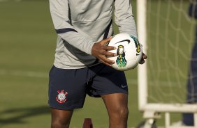 Atacante Adilson apresentado hoje durante o treino realizado esta tarde no CT Joaquim Grava, localizado no Parque Ecológico do Tiete. O próximo jogo da equipe será domingo, dia 20/05, contra o Fluminense, no Pacaembu, abertura do Campeonato Brasileiro de 2012