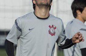 Douglas durante o treino realizado esta tarde no CT Joaquim Grava, localizado no Parque Ecológico do Tiete. O próximo jogo da equipe será domingo, dia 20/05, contra o Fluminense, no Pacaembu, abertura do Campeonato Brasileiro de 2012