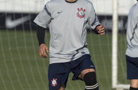 Douglas durante o treino realizado esta tarde no CT Joaquim Grava, localizado no Parque Ecológico do Tiete. O próximo jogo da equipe será domingo, dia 20/05, contra o Fluminense, no Pacaembu, abertura do Campeonato Brasileiro de 2012