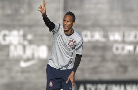 Liedson durante o treino realizado esta tarde no CT Joaquim Grava, localizado no Parque Ecológico do Tiete. O próximo jogo da equipe será domingo, dia 20/05, contra o Fluminense, no Pacaembu, abertura do Campeonato Brasileiro de 2012