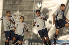 Luis Ramirez, Marquinhos, Antônio Carlos e Willian Arão que voltam ao timt titular durante o treino realizado esta tarde no CT Joaquim Grava, localizado no Parque Ecológico do Tiete. O próximo jogo da equipe será domingo, dia 20/05, contra o Fluminense, no Pacaembu, abertura do Campeonato Brasileiro de 2012