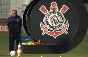 Tite durante o treino realizado esta tarde no CT Joaquim Grava, localizado no Parque Ecológico do Tiete. O próximo jogo da equipe será domingo, dia 20/05, contra o Fluminense, no Pacaembu, abertura do Campeonato Brasileiro de 2012