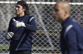 Cassio e Julio Cesar durante o treino realizado esta manh no CT Joaquim Grava, localizado no Parque Ecolgico do Tiete. O prximo jogo da equipe ser amanh, domingo, dia 20/05, contra o Fluminense, no Pacaembu, abertura do Campeonato Brasileiro de 2012