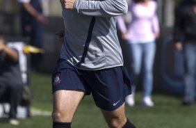 Danilo durante o treino realizado esta manh no CT Joaquim Grava, localizado no Parque Ecolgico do Tiete. O prximo jogo da equipe ser amanh, domingo, dia 20/05, contra o Fluminense, no Pacaembu, abertura do Campeonato Brasileiro de 2012