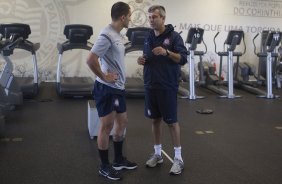 Fabio Santos e o preparador físico Fabio Mahseredjian durante o treino realizado esta manhã no CT Joaquim Grava, localizado no Parque Ecológico do Tiete. O próximo jogo da equipe será amanhã, domingo, dia 20/05, contra o Fluminense, no Pacaembu, abertura do Campeonato Brasileiro de 2012